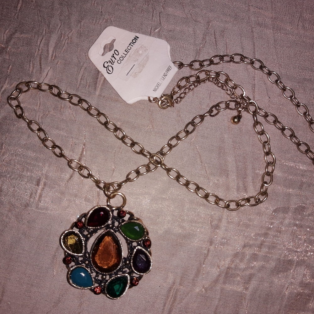 LONG CHAIN WITH JEWELED MEDALLION